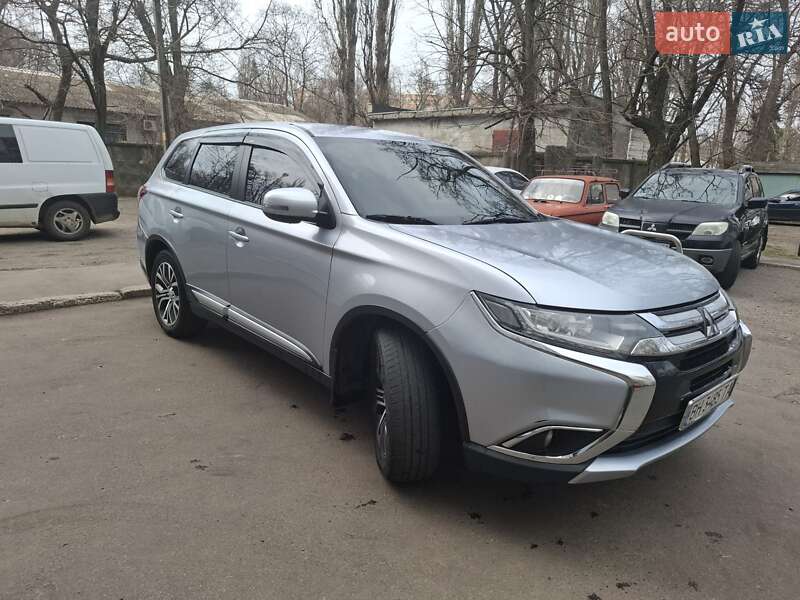 Внедорожник / Кроссовер Mitsubishi Outlander 2015 в Одессе фото 3 Внедорожник / Кроссовер Mitsubishi Outlander 2015 в Одессе