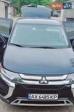 Внедорожник / Кроссовер Mitsubishi Outlander 2020 в 