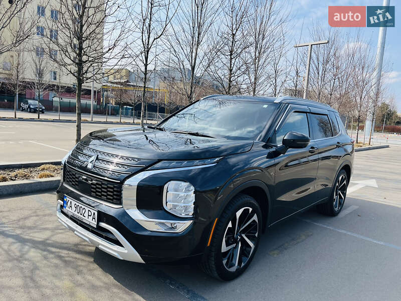 Внедорожник / Кроссовер Mitsubishi Outlander 2022 в 