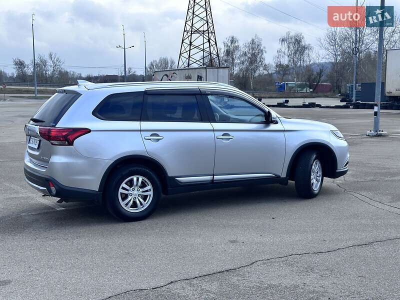Внедорожник / Кроссовер Mitsubishi Outlander 2018 в Киеве