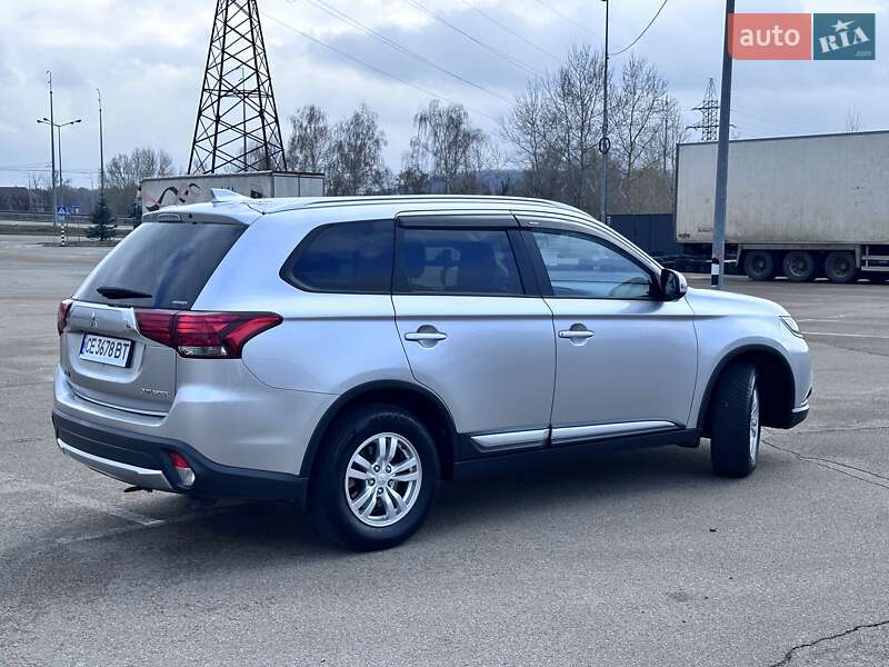 Внедорожник / Кроссовер Mitsubishi Outlander 2018 в Киеве