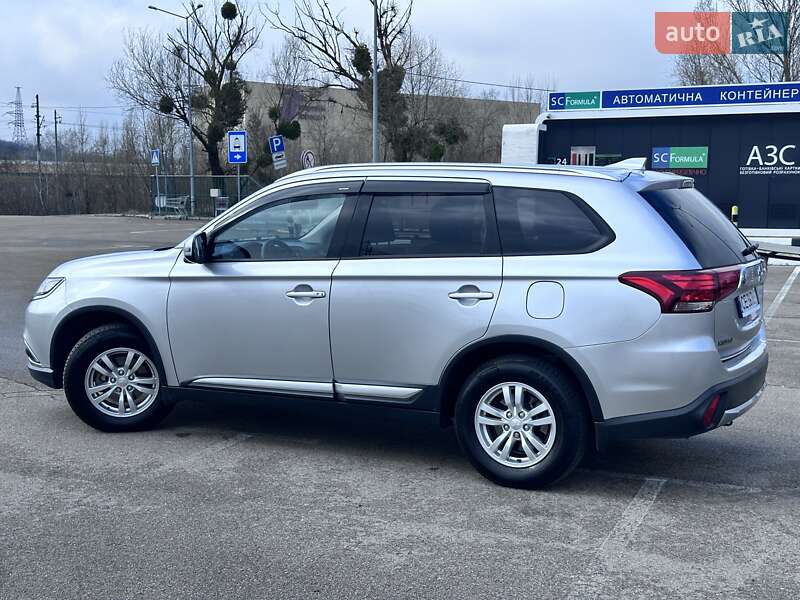 Внедорожник / Кроссовер Mitsubishi Outlander 2018 в Киеве