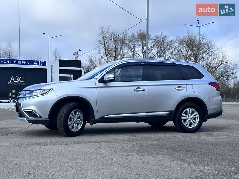 Внедорожник / Кроссовер Mitsubishi Outlander 2018 в Киеве