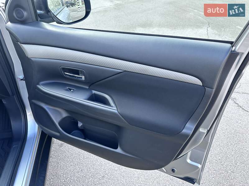 Внедорожник / Кроссовер Mitsubishi Outlander 2018 в Киеве