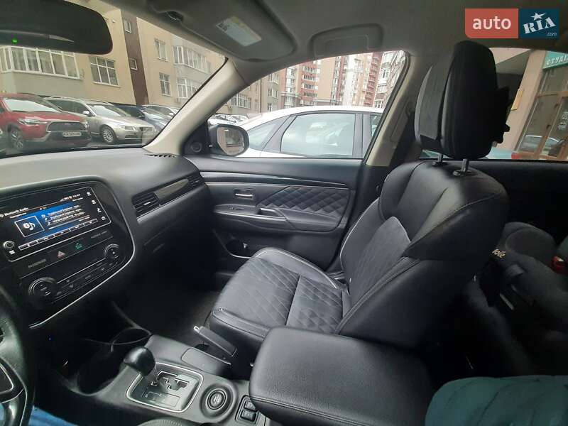 Внедорожник / Кроссовер Mitsubishi Outlander 2016 в Крюковщине фото 5 Внедорожник / Кроссовер Mitsubishi Outlander 2016 в Крюковщине
