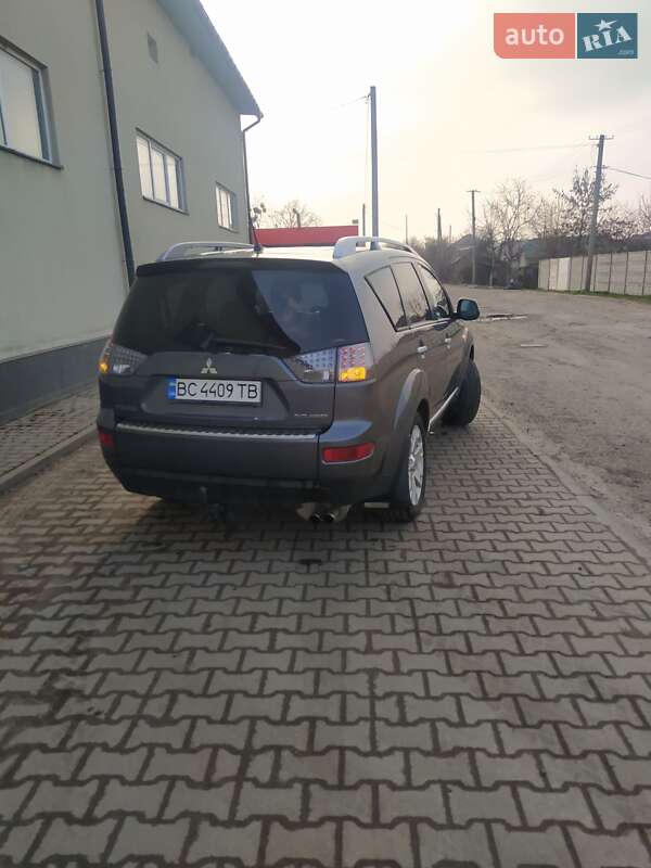 Внедорожник / Кроссовер Mitsubishi Outlander 2008 в Каменке-Бугской