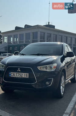Внедорожник / Кроссовер Mitsubishi Outlander 2014 в 