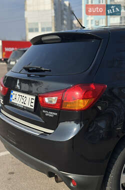 Внедорожник / Кроссовер Mitsubishi Outlander 2014 в 