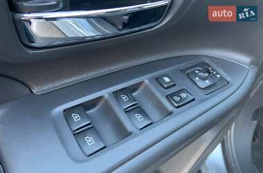 Позашляховик / Кросовер Mitsubishi Outlander 2019 в 