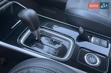Позашляховик / Кросовер Mitsubishi Outlander 2019 в 