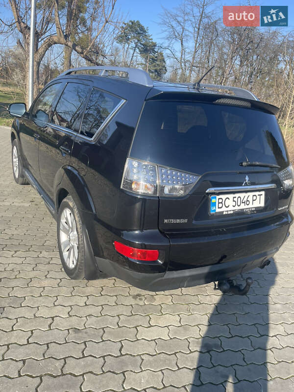 Внедорожник / Кроссовер Mitsubishi Outlander 2009 в Стрые