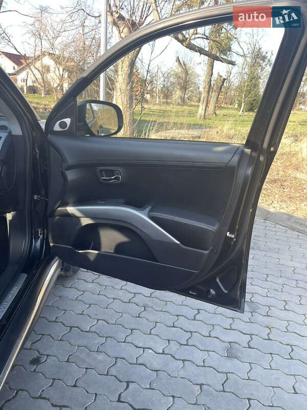 Внедорожник / Кроссовер Mitsubishi Outlander 2009 в Стрые