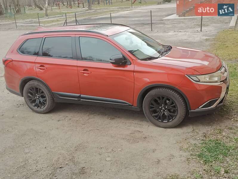 Позашляховик / Кросовер Mitsubishi Outlander 2017 в Кам'янці-Бузькій