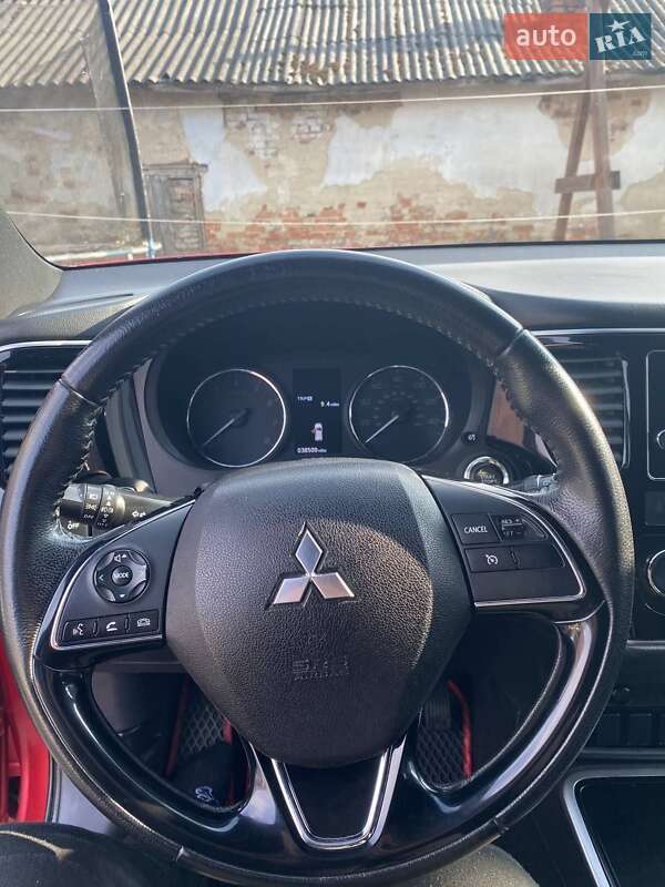 Позашляховик / Кросовер Mitsubishi Outlander 2017 в Кам'янці-Бузькій