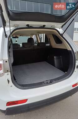 Внедорожник / Кроссовер Mitsubishi Outlander 2013 в 