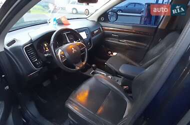 Позашляховик / Кросовер Mitsubishi Outlander 2014 в 
