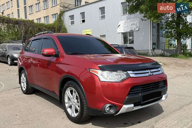 Внедорожник / Кроссовер Mitsubishi Outlander 2014 в 
