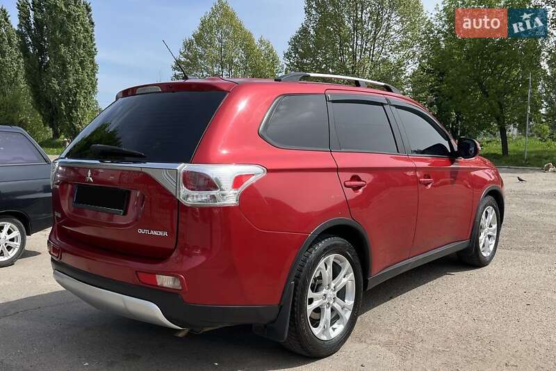 Внедорожник / Кроссовер Mitsubishi Outlander 2014 в Львове