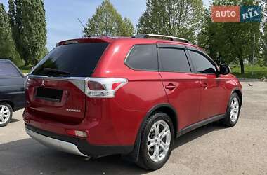 Внедорожник / Кроссовер Mitsubishi Outlander 2014 в 