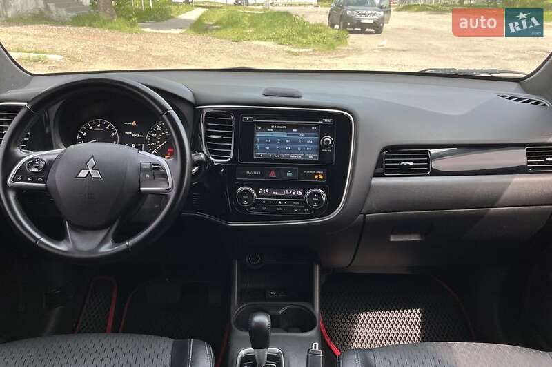 Внедорожник / Кроссовер Mitsubishi Outlander 2014 в Львове