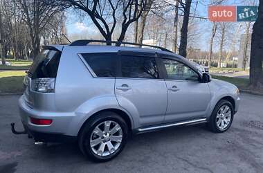 Внедорожник / Кроссовер Mitsubishi Outlander 2011 в Ровно