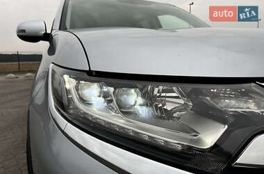 Внедорожник / Кроссовер Mitsubishi Outlander 2016 в 
