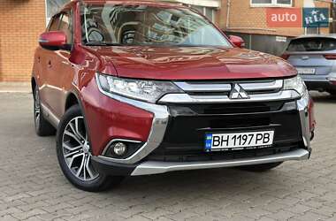 Внедорожник / Кроссовер Mitsubishi Outlander 2018 в 