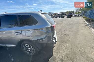 Внедорожник / Кроссовер Mitsubishi Outlander 2017 в 