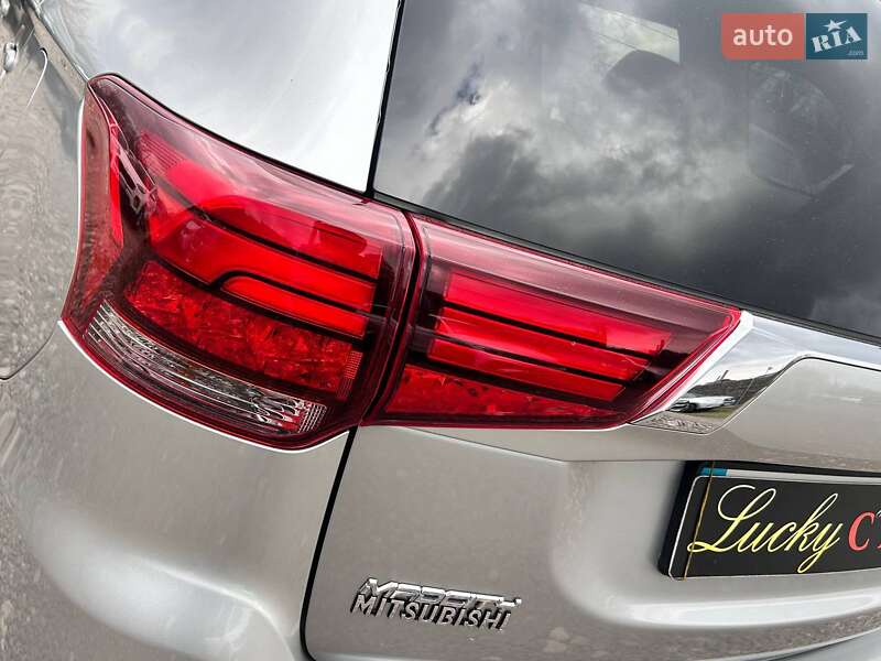 Позашляховик / Кросовер Mitsubishi Outlander 2018 в Одесі