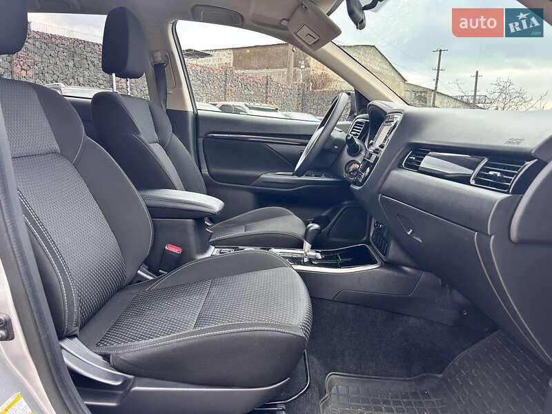 Позашляховик / Кросовер Mitsubishi Outlander 2018 в Одесі