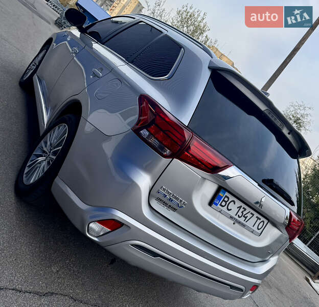 Позашляховик / Кросовер Mitsubishi Outlander 2020 в Львові