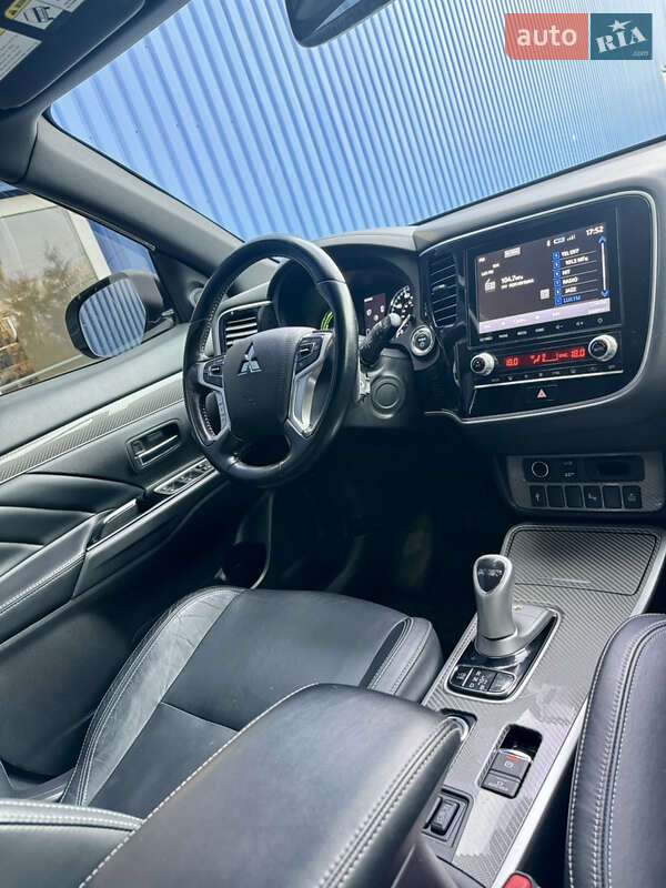 Позашляховик / Кросовер Mitsubishi Outlander 2020 в Львові