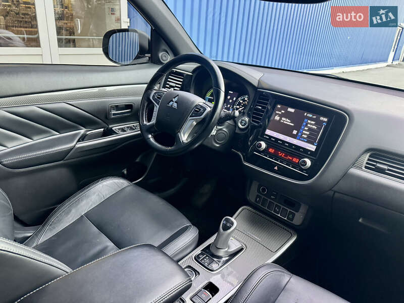 Позашляховик / Кросовер Mitsubishi Outlander 2020 в Львові