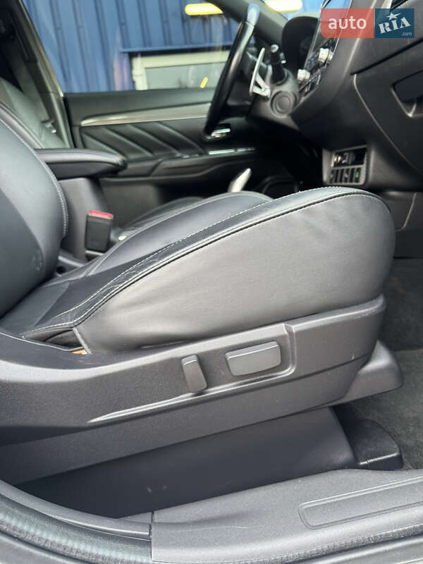 Позашляховик / Кросовер Mitsubishi Outlander 2020 в Львові