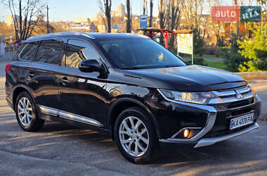 Внедорожник / Кроссовер Mitsubishi Outlander 2016 в Киеве