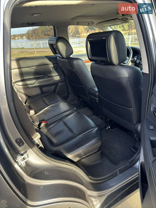 Позашляховик / Кросовер Mitsubishi Outlander 2013 в Чернігові