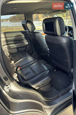 Позашляховик / Кросовер Mitsubishi Outlander 2013 в 