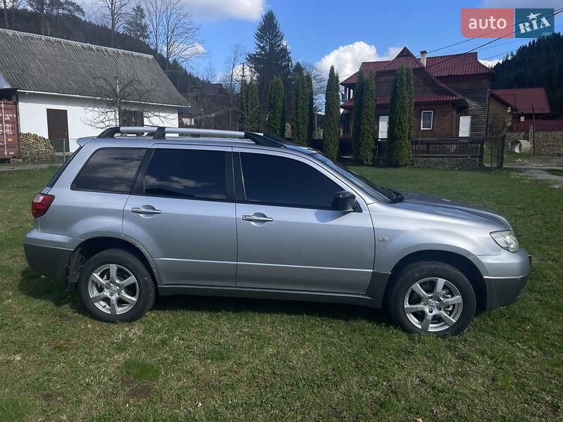 Внедорожник / Кроссовер Mitsubishi Outlander 2005 в Яремче
