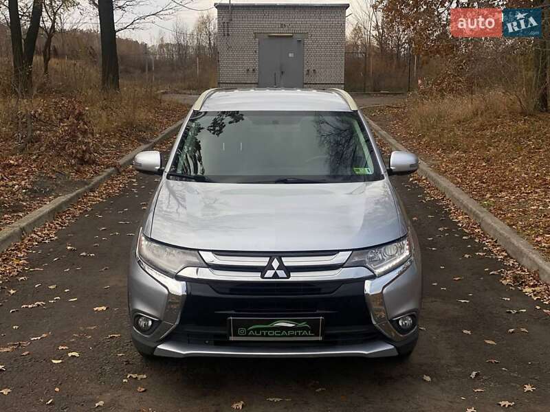 Позашляховик / Кросовер Mitsubishi Outlander 2015 в Києві
