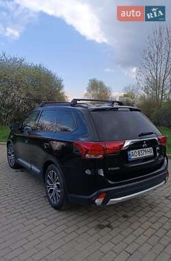 Позашляховик / Кросовер Mitsubishi Outlander 2017 в Ужгороді