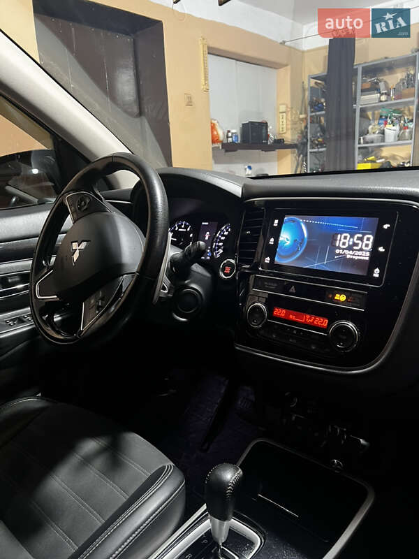 Внедорожник / Кроссовер Mitsubishi Outlander 2019 в Харькове