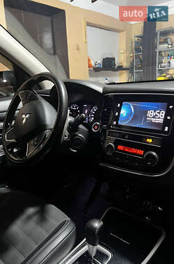 Внедорожник / Кроссовер Mitsubishi Outlander 2019 в 