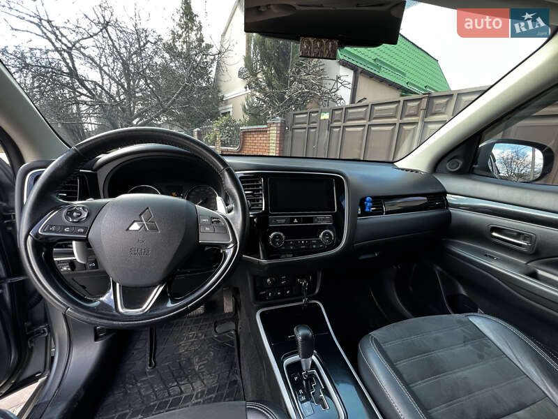 Внедорожник / Кроссовер Mitsubishi Outlander 2019 в Харькове