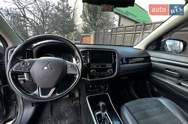 Внедорожник / Кроссовер Mitsubishi Outlander 2019 в 