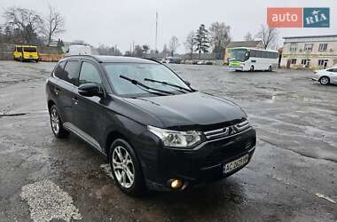 Внедорожник / Кроссовер Mitsubishi Outlander 2012 в 