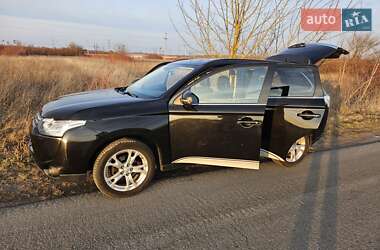 Внедорожник / Кроссовер Mitsubishi Outlander 2012 в 