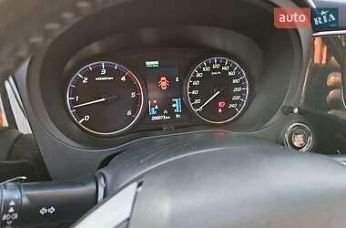 Внедорожник / Кроссовер Mitsubishi Outlander 2012 в 
