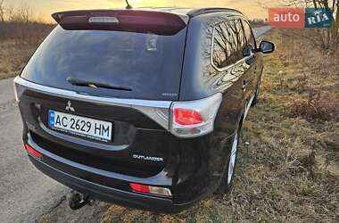 Внедорожник / Кроссовер Mitsubishi Outlander 2012 в 
