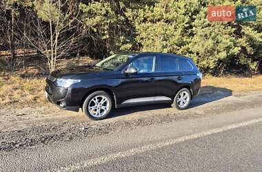 Внедорожник / Кроссовер Mitsubishi Outlander 2012 в 