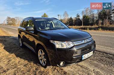 Внедорожник / Кроссовер Mitsubishi Outlander 2012 в 